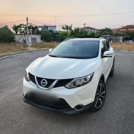 Tirane, Shes Nissan Qashqai, motorr 1.6 naftë, me 135,000 km. Nafte, e bardhë automatik Klima 135.000 km 11.000 €