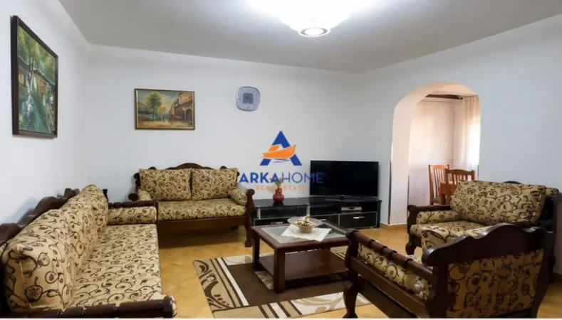 Tirane, jepet me qera apartament 2+1+Ballkon Kati 4, 60 m² 639 € 