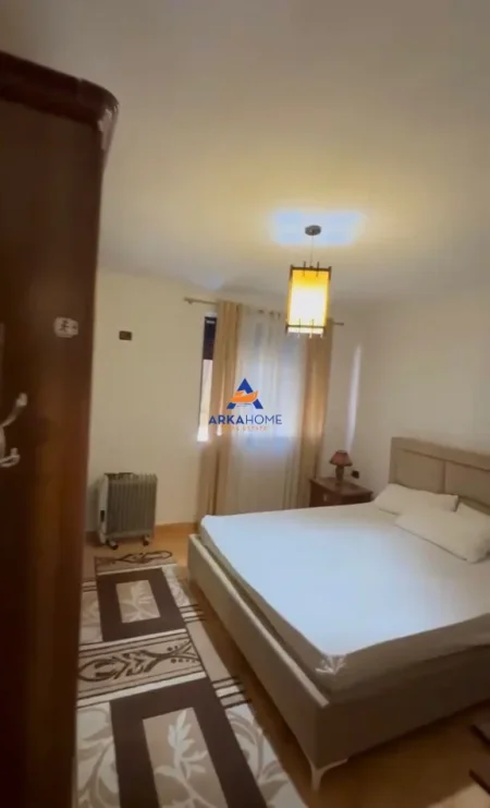 Tirane, jepet me qera apartament 2+1+Ballkon Kati 4, 60 m² 639 € 