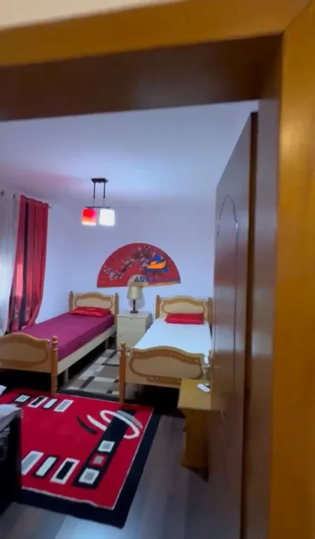 Tirane, jepet me qera apartament 2+1+Ballkon Kati 4, 60 m² 639 € 