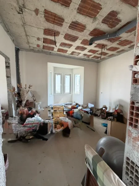 Tirane, shitet apartament 4+1+Ballkon , 391 m² 