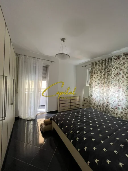 Tirane, jepet me qera apartament 2+1 Kati 2, 103 m² 500 € (FRESKU)