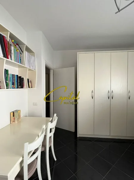 Tirane, jepet me qera apartament 2+1 Kati 2, 103 m² 500 € (FRESKU)