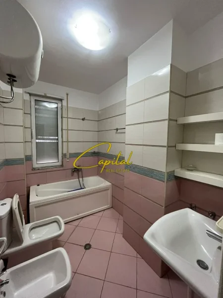 Tirane, jepet me qera apartament 2+1 Kati 2, 103 m² 500 € (FRESKU)