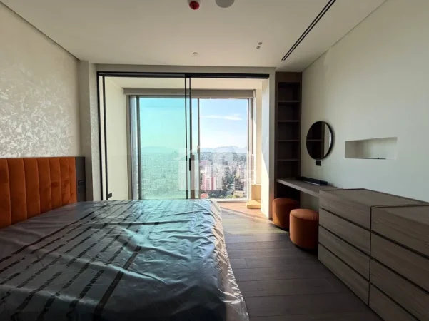 Tirane, jepet me qera apartament 2+1 , 150 m² 2.800 € (“DOWNTOWN ONE”, BULEVARDI “BAJRAM CURRI”)