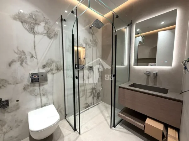 Tirane, jepet me qera apartament 2+1 , 150 m² 2.800 € (“DOWNTOWN ONE”, BULEVARDI “BAJRAM CURRI”)
