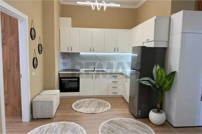 Tirane, jepet me qera apartament 1+1+Ballkon , 65 m² 650 € (Kopshti Botanik)