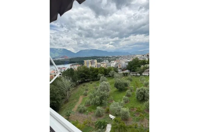 Tirane, jepet me qera apartament 1+1+Ballkon , 65 m² 650 € (Kopshti Botanik)