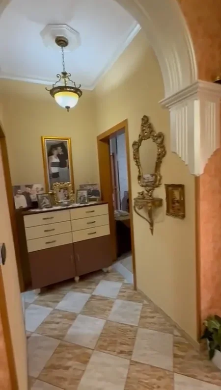 Fier, shitet apartament 2 + 1 + 2 tualete + 2 ballkone Kati 2, (Lagjja "Konferenca e Pezes" Mertiri Tragjas)