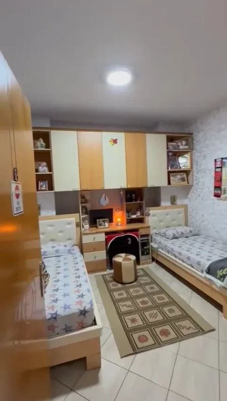Fier, shitet apartament 2 + 1 + 2 tualete + 2 ballkone Kati 2, (Lagjja "Konferenca e Pezes" Mertiri Tragjas)