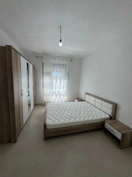 Tirane, jepet me qera apartament 2+1 Kati 1, 100 m² 500 € (Rruga 5 Maji)