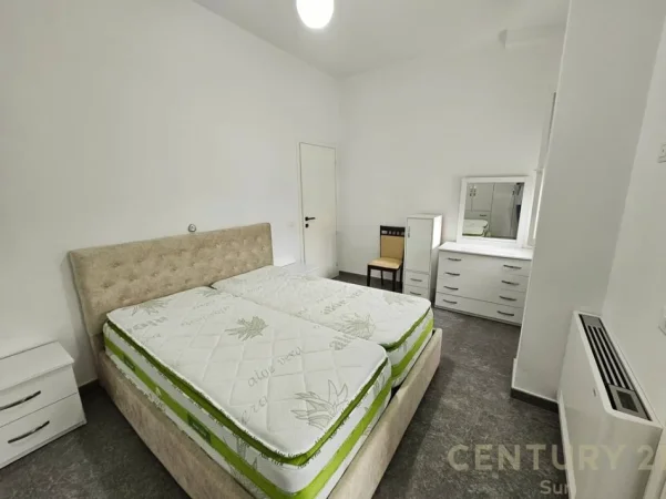 Tirane, jepet me qera apartament 3+1+Aneks+Ballkon Kati 2, 160 m² 700 € (Sauk i Vjeter)