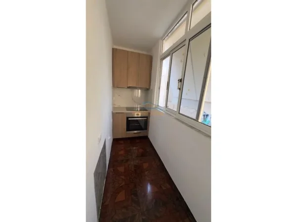 Tirane, jepet me qera apartament 2+1 Kati 3, 72 m² 600 € (Rruga Irfan Tomini)