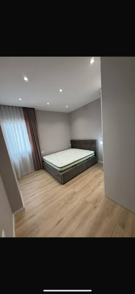 Tirane, jepet me qera apartament 1+1 Kati 8, 65 m² 470 € (Yzberisht)