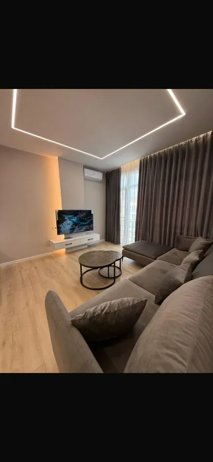 Tirane, jepet me qera apartament 1+1 Kati 8, 65 m² 470 € (Yzberisht)