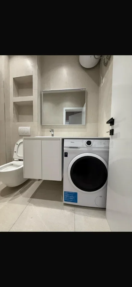 Tirane, jepet me qera apartament 1+1 Kati 8, 65 m² 470 € (Yzberisht)