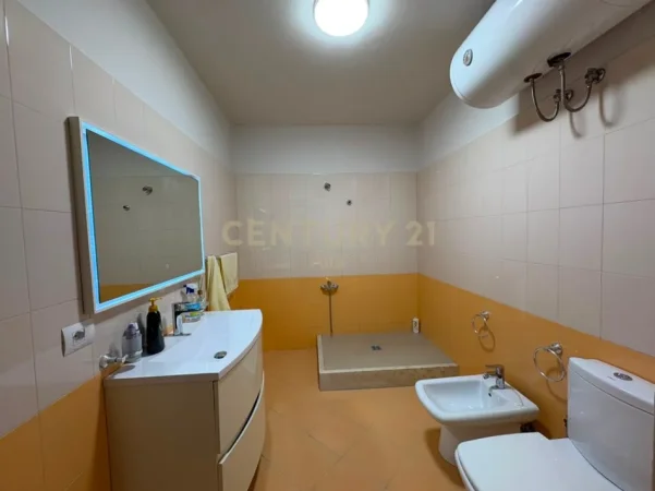 Tirane, jepet me qera apartament+verande | Penthouse 2+1+Ballkon Kati 8, 115 m² 1.500 € (Rruga Dritan Hoxha)