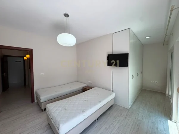 Tirane, jepet me qera apartament+verande | Penthouse 2+1+Ballkon Kati 8, 115 m² 1.500 € (Rruga Dritan Hoxha)