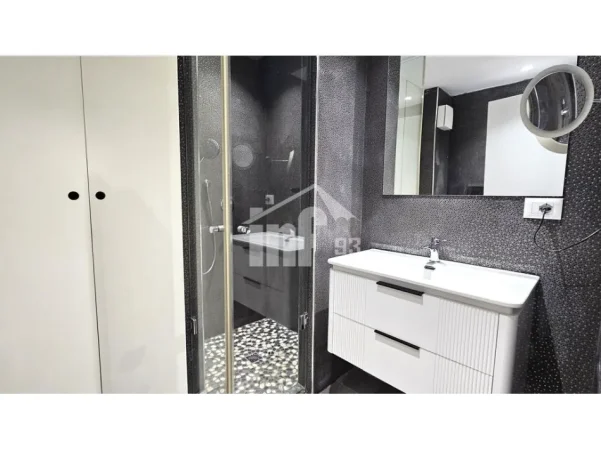 Tirane, jepet me qera apartament 1+1 Kati 3, 80 m² 1.400 € (RRUGA “SAMI FRASHERI”, PRANË LIQENIT ARTIFICIAL)