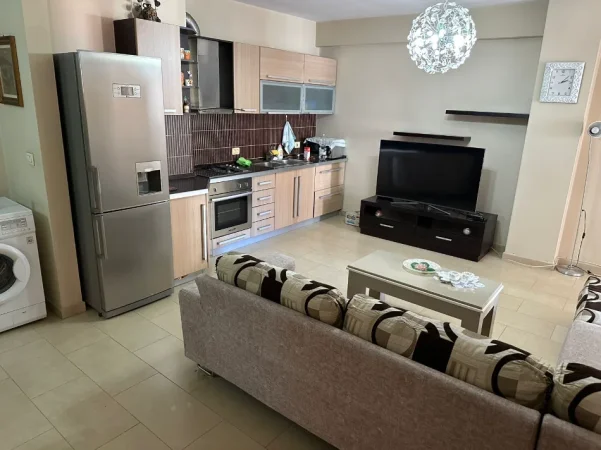 Tirane, jepet me qera apartament 2+1+Ballkon Kati 3, 115 m² 650 € (Jordan Misja)