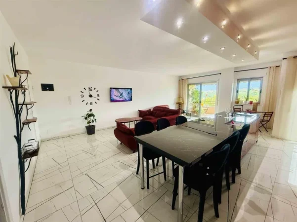 Tirane, jepet me qera apartament 2+1+Ballkon Kati 4, 130 m² 1.200 € (Hamdi Sina)