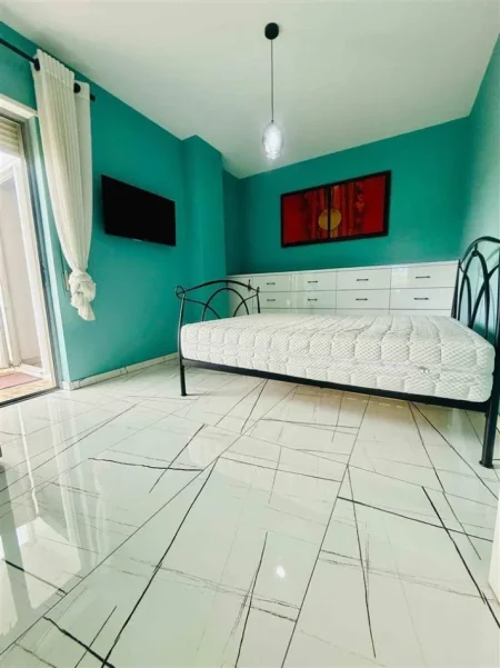 Tirane, jepet me qera apartament 2+1+Ballkon Kati 4, 130 m² 1.200 € (Hamdi Sina)