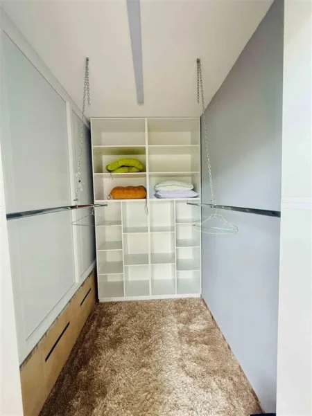 Tirane, jepet me qera apartament 2+1+Ballkon Kati 4, 130 m² 1.200 € (Hamdi Sina)