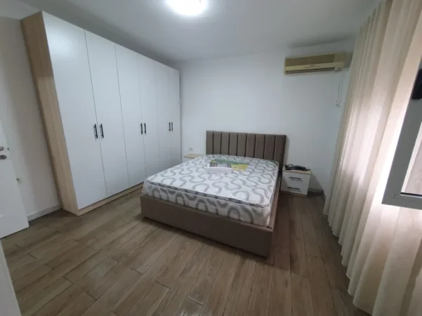 Tirane, jepet me qera garsonier 1+1 Kati 4, 40 m² 450 € (rruga Naim Frasheri pas Ambasades kineze Tirane)
