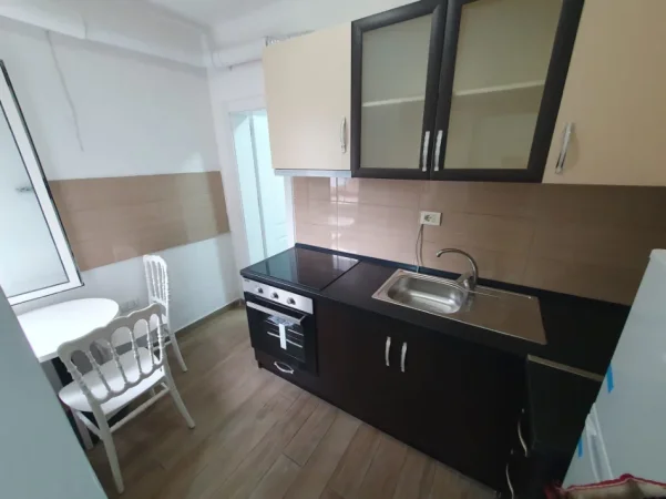 Tirane, jepet me qera garsonier 1+1 Kati 4, 40 m² 450 € (rruga Naim Frasheri pas Ambasades kineze Tirane)