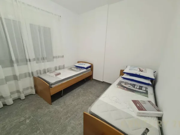 Tirane, jepet me qera apartament 3+1+Ballkon Kati 0, 160 m² 700 € (Sauk)