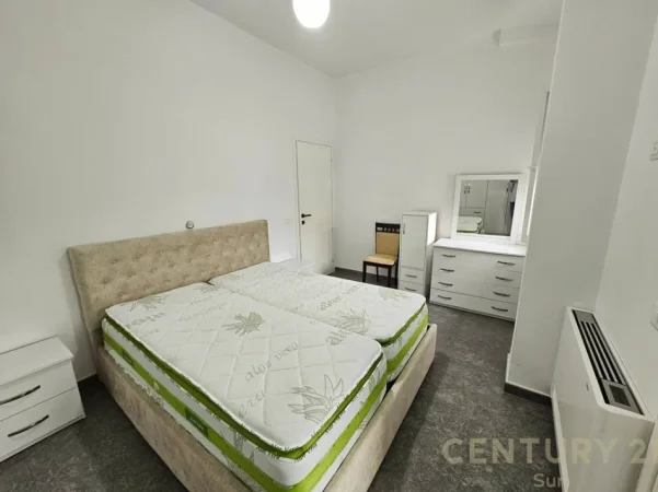 Tirane, jepet me qera apartament 3+1+Ballkon Kati 0, 160 m² 700 € (Sauk)