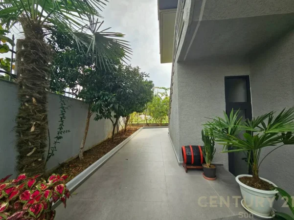Tirane, jepet me qera apartament 3+1+Ballkon Kati 0, 160 m² 700 € (Sauk)