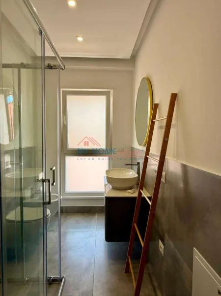 Tirane, jepet me qera apartament 1+1+Ballkon Kati 6, 70 m² 700 € (Ali Demi)