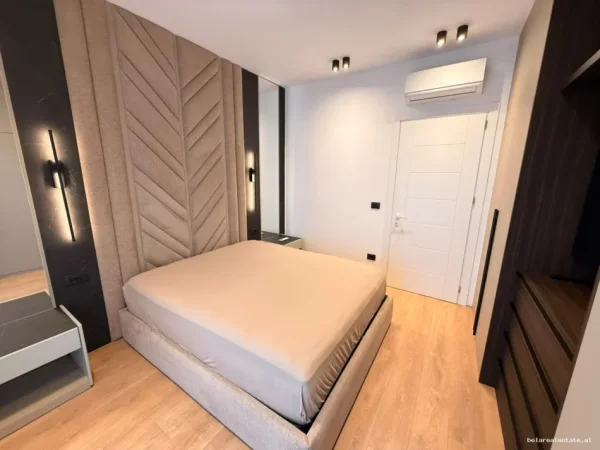 Tirane, jepet me qera apartament 1+1 Kati 8, 70 m² 835 € (Xhanfize Keko)