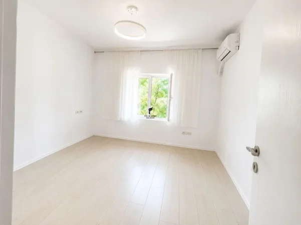 Tirane, jepet me qera zyre Kati 2, 50 m² 650 € (FRESKU)
