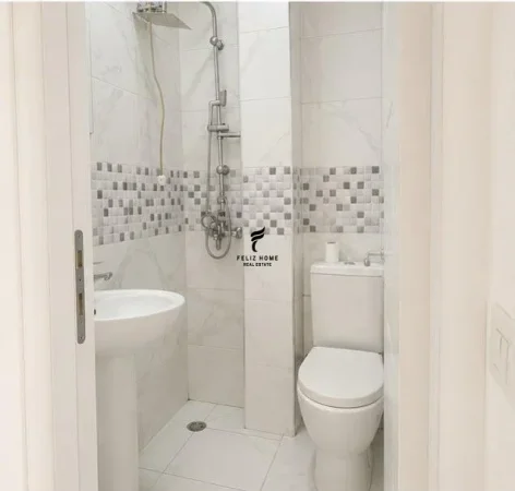 Tirane, jepet me qera zyre Kati 2, 50 m² 650 € (FRESKU)