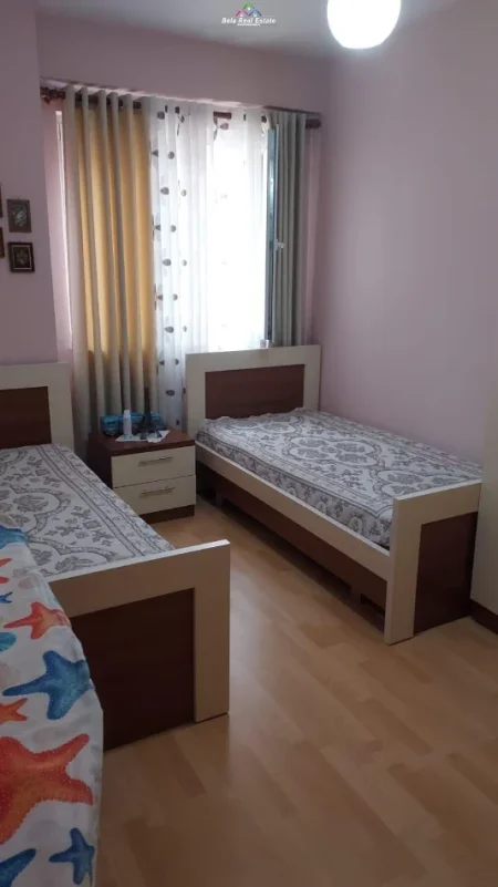 Tirane, jepet me qera apartament 2+1+Ballkon Kati 3, 85 m² 680 € (Rr.Jordan Misja)