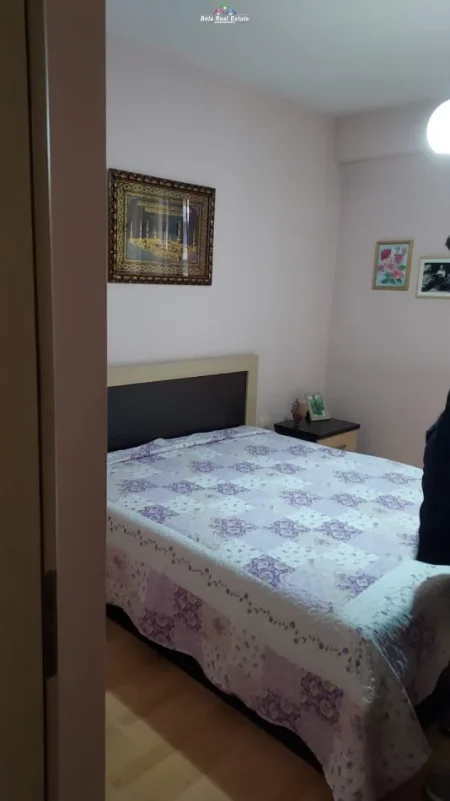 Tirane, jepet me qera apartament 2+1+Ballkon Kati 3, 85 m² 680 € (Rr.Jordan Misja)
