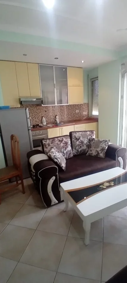Tirane, jepet me qera apartament 1+1 , 70 m² 450 € (Ish Parku)