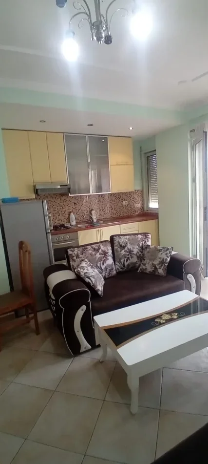 Tirane, jepet me qera apartament 1+1 , 70 m² 450 € (Ish Parku)