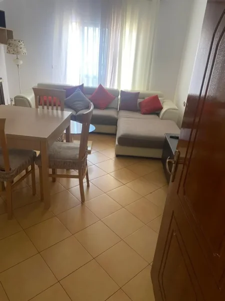 Tirane, jepet me qera apartament 1+1 Kati 4, 65 m² 400 € (Don Bosko)