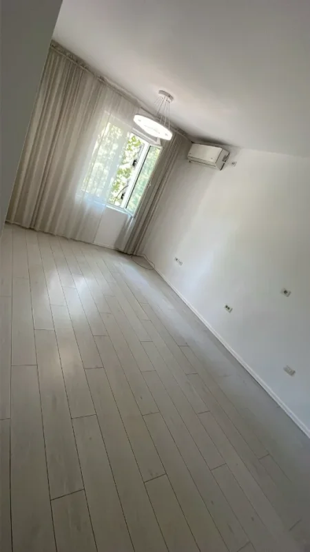 Zyre me Qera (50m2): 65,000All/Muaj || 2 Ambiente Pune📍BLLOKU - fiks siper Kafe Roma, vije e Pare me Rr. Kryesore || Vendndodhje perfekte per Biznes