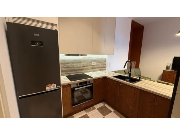 Tirane, jepet me qera apartament 1+1 Kati 11, 98 m² 700 € (Pazari i Ri)