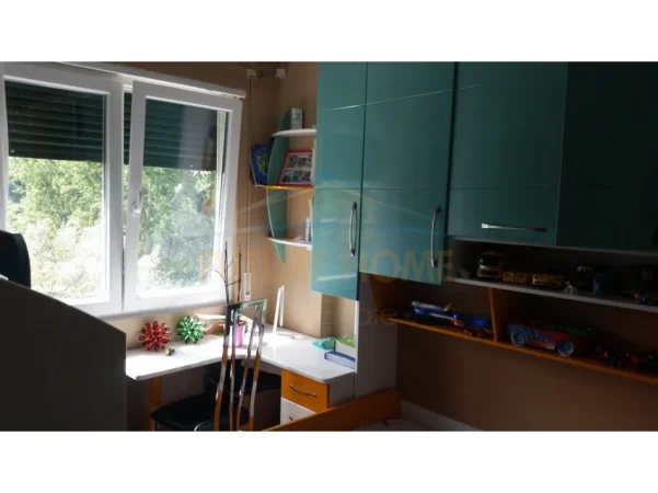 Tirane, jepet me qera apartament 2+1 Kati 3, 86 m² 450 € ("Fresk")
