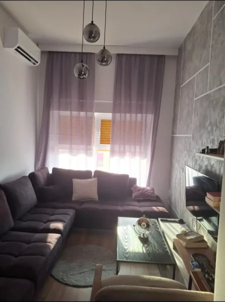 Tirane, jepet me qera apartament 1+1 Kati 8, 60 m² 440 € (Ali Demi)