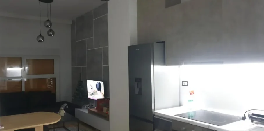 Tirane, jepet me qera apartament 1+1 Kati 8, 60 m² 440 € (Ali Demi)