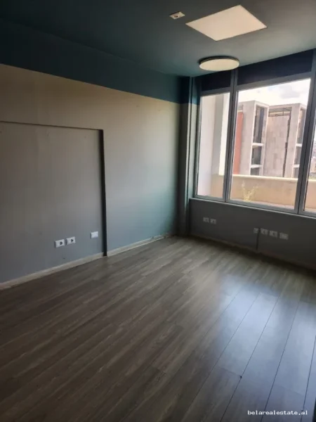 Tirane, jepet me qera zyre Kati 8, 230 m² 2.600 € (Bulevardi Bajram Curri)