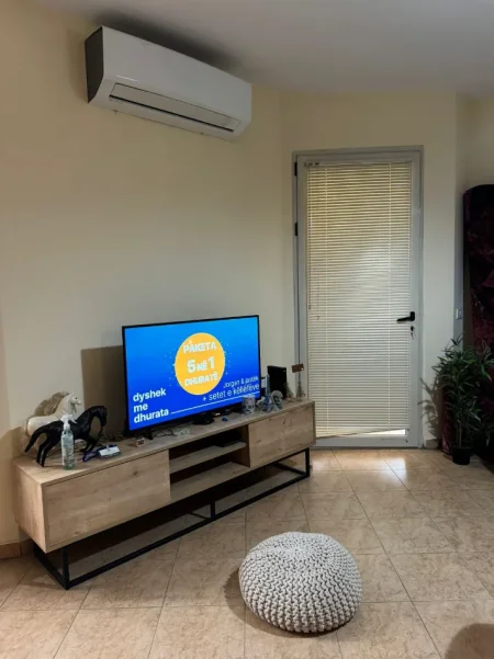 Tirane, jepet me qera apartament 1+1 Kati 6, 67 m² 550 € (PRANE SQUARE 21, RRUGA SALI BUTKA)