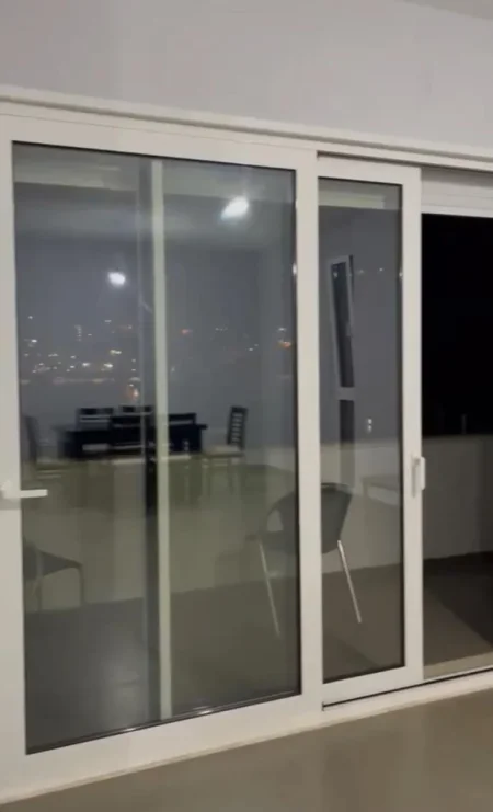 Tirane, jepet me qera apartament 2+1 Kati 8, 138 m² 450 € (Yzberisht)
