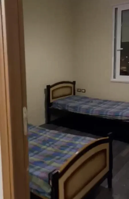 Tirane, jepet me qera apartament 2+1 Kati 8, 138 m² 450 € (Yzberisht)